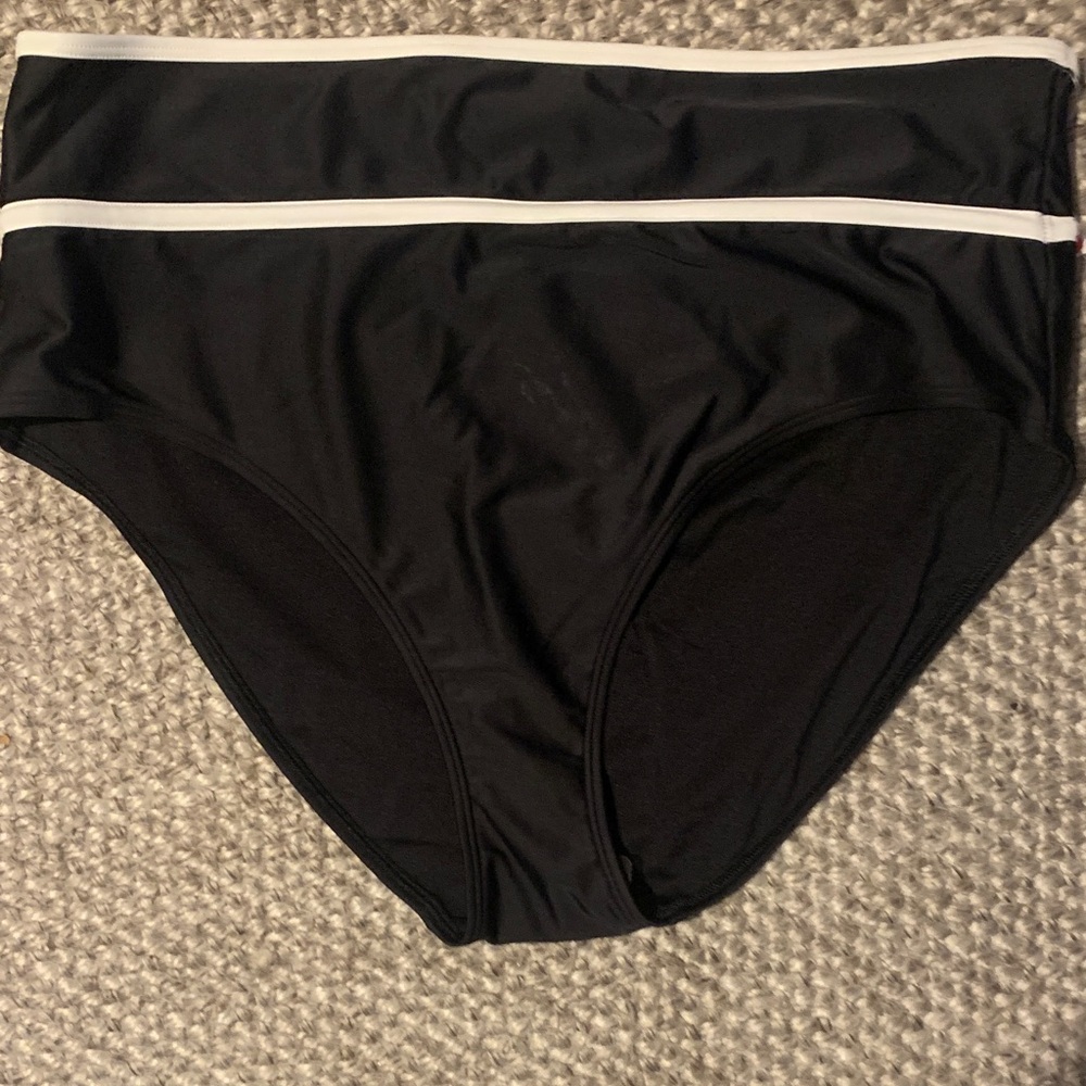 🆕- Old Navy Black and White High-Waisted Bikini Bottoms Plus Size
